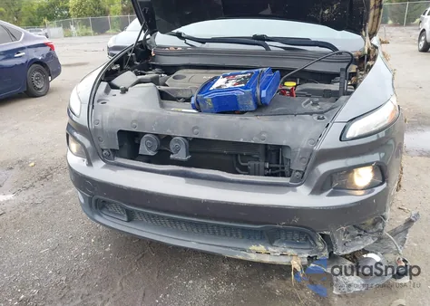 2015 Jeep Cherokee Latitude z USA, uszkodzony, nr VIN 1C4PJLCB8FW516784